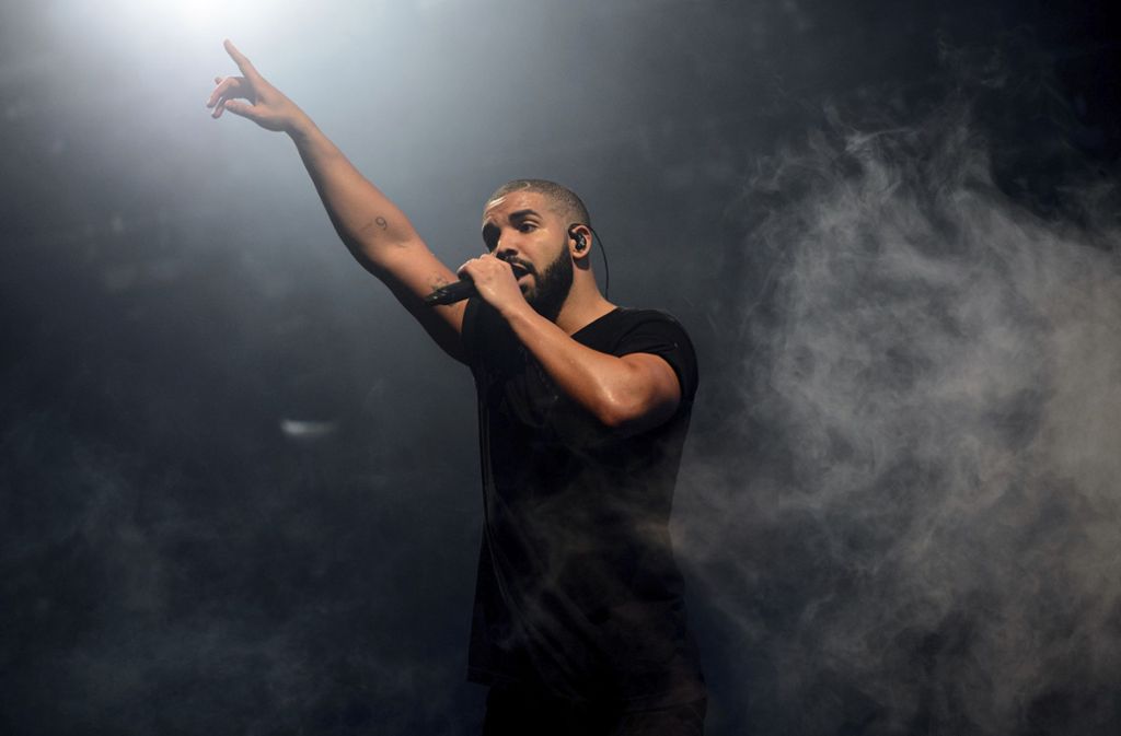Der kanadische Rapper Drake auf der Bühne beim Wireless Festival in Finsbury Park Foto: dpa/Jonathan Short