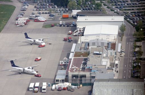 Der Flughafen in Friedrichshafen hatte im vergangenen Jahr deutlich weniger Fluggäste als noch 2018. (Archivbild) Foto: picture-alliance/ dpa/Patrick Seeger