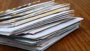 Postbote soll hunderte Briefe in Müll geworfen haben