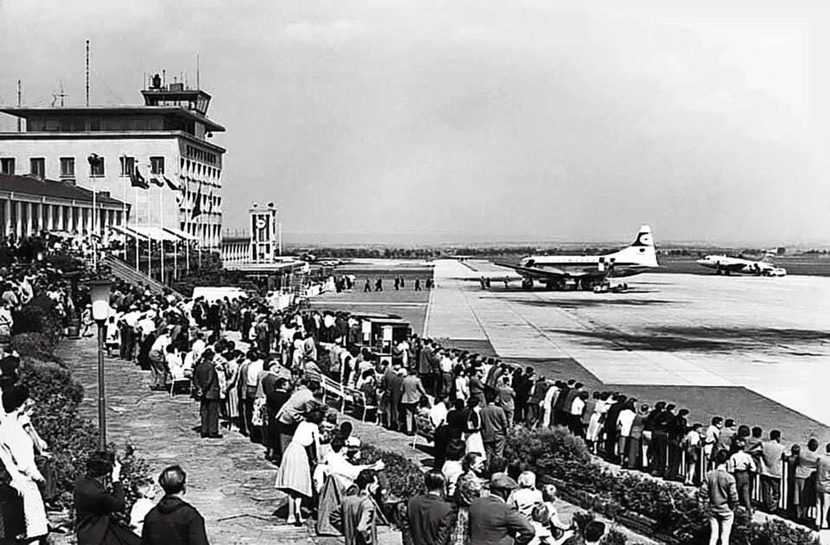Besucherterrasse des Flughafens in den 1960ern.