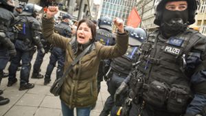 Die Polizei kesselte einige „Querdenker“ ein. Foto: Lichtgut - Ferdinando Iannone