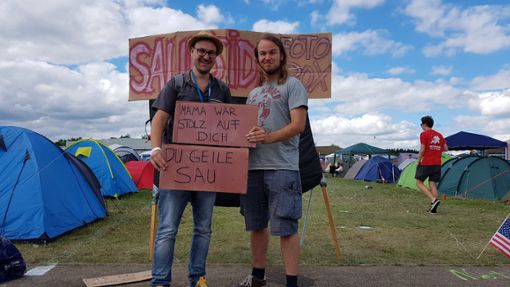 Auf welchem Campingplatz die beste Party steigt? Unsere Reporter Nils Horst (links) und Johannes Böhler haben sich auf die Suche gemacht.  Foto: Horst/Böhler