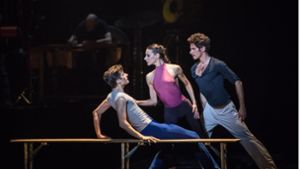 Bunt und voller Energie: Das Béjart Ballet Lausanne tanztn „T’M et variations“ von Gil Roman. Foto: Batardon