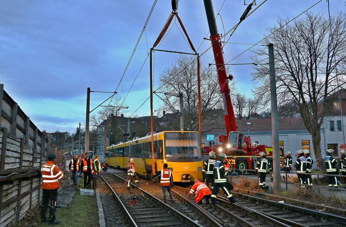 Die Stadtbahn sprang am Nachmittag aus den Schienen. Foto: KS-Images.de / Karsten Schmalz/Karsten Schmalz