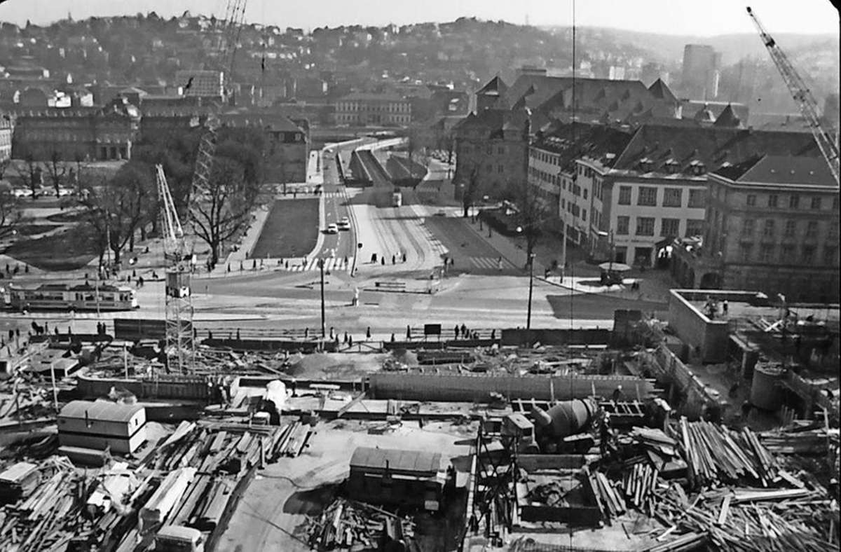 Blick auf die Baustelle des Kleinen Schlossplatzes im Jahr 1968.