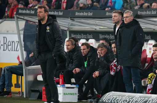 VfB-Trainer Markus Weinzierl steht vor dem Spiel in Düsseldorf mächtig unter Druck. Foto: Pressefoto Baumann