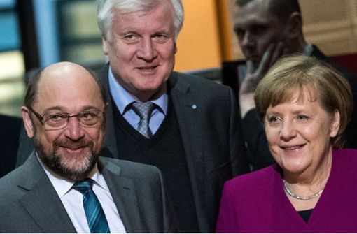 Sie müssen sich einig werden: Martin Schulz (SPD), Horst Seehofer (CSU) und Angela Merkel (CDU, von links. Foto: dpa