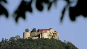 Die Festung mit ihren mächtigen Mauern ist eines der Wahrzeichen am Albtrauf. Foto: Horst Rudel