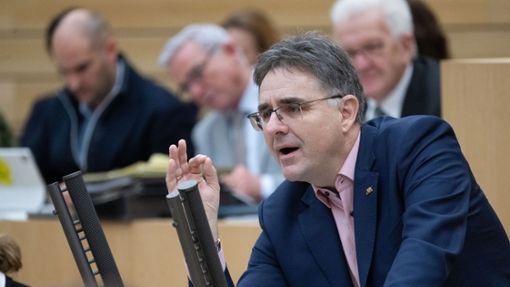 Stefan Fulst-Blei hat die Regierung im Landtag scharf kritisiert. Foto: dpa/Marijan Murat