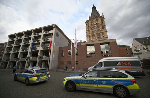 Das Kölner Rathaus wurde nach der Bombendrohung durchsucht. Foto: dpa/Henning Kaiser