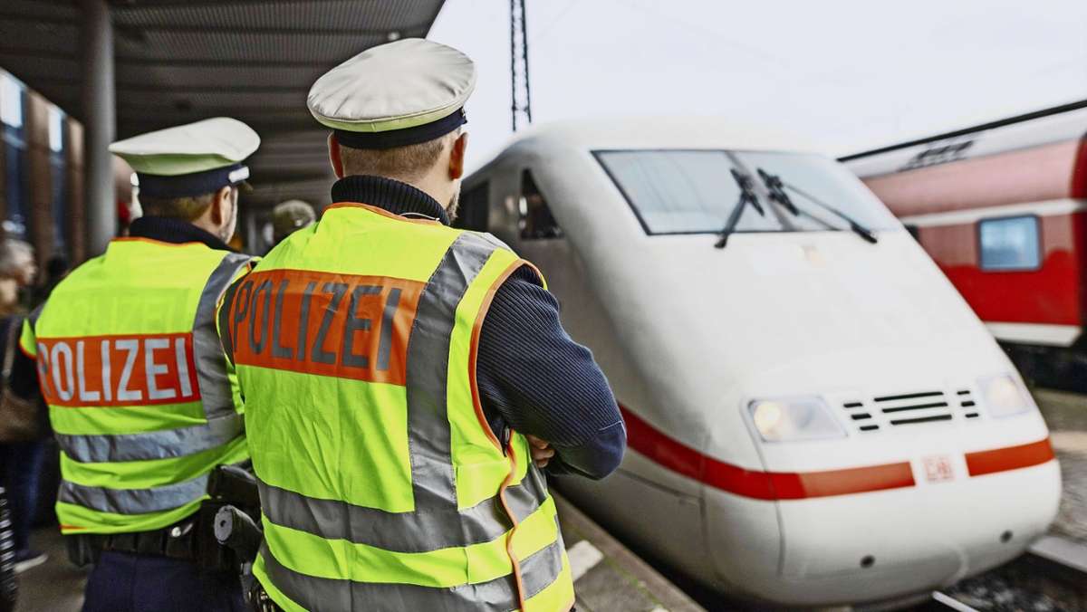 Vorfall am Hauptbahnhof Stuttgart: Polizei lässt Pöbler nicht in den ICE