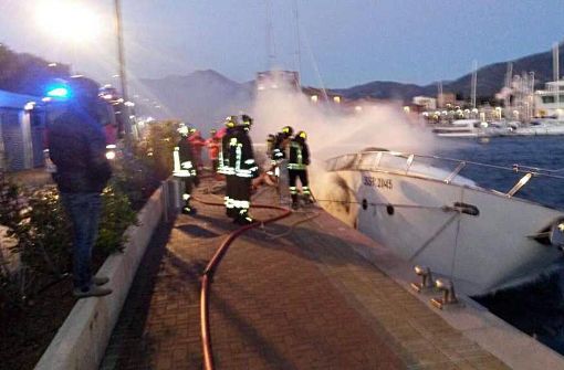 Das Boot lag im Hafen von Loano als das Feuer ausbrach. Foto: dpa