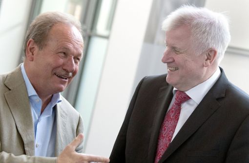 Bundesinnenminister Horst Seehofer (CSU, rechts) und der Verdi-Vorsitzende Frank Bsirske. Foto: dpa