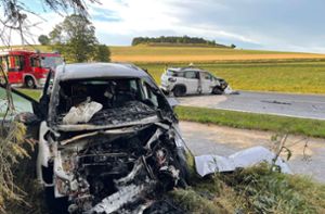 B28 bei Römerstein: Ein Toter und mehrere Schwerverletzte bei Unfall