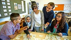 Deutsch lernen mit Kärten in der Vorbereitungsklasse der Hohensteinschule in Zuffenhausen. Foto: Lichtgut/Max Kovalenko