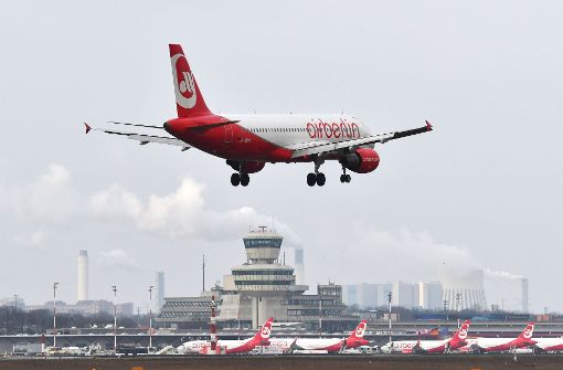 Das angeschlagene Unternehmen Air Berlin hofft auf Hilfe des Steuerzahlers. Die Praxis zeigt, dass die Hürden für staatliche Bürgschaften hoch sind. Foto: dpa