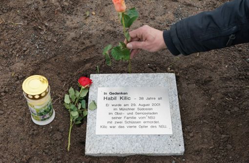 Gedenkstein für Habil Kilic im Zwickauer Schwanenteichpark. Ihn erschoss der NSU als viertes seiner insgesamt zehn Mordopfer. Foto: dpa/Peter Endig