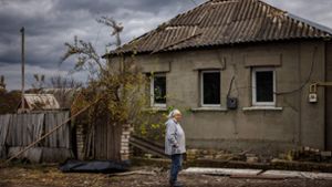 Die Menschen in der Ukraine leiden unter den Folgen des russischen Überfalls auf ihr Land. Der Kreml hat den Angriff auch im Internet  mit einer Propagandaoffensive über Monate vorbereitet. Foto: AFP/DIMITAR DILKOFF