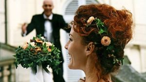 Tausende Fotos entstehen heutzutage bei einer Hochzeit. Ganz anders als früher. Foto: AP