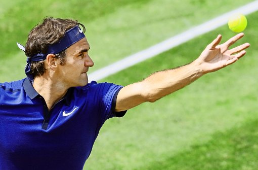 Roger Federer hat sich beim Tennisturnier auf dem Stuttgarter Weissenhof ins Halbfinale durchgeschlagen. Foto:  