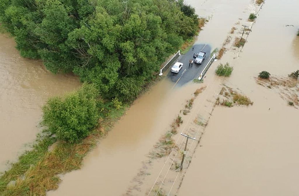 Für die gesamte Region Southland wurde der Notstand ausgerufen, nachdem zuvor 60 Stunden lang heftiger Regen niedergegangen war.