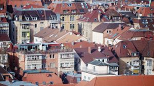 Wohnraum in Stuttgart inzwischen derart knapp, dass auch Arbeitnehmer mit überdurchschnittlichen Gehältern die Stadt meiden. Das sagen Wissenschaftler. Foto: dpa