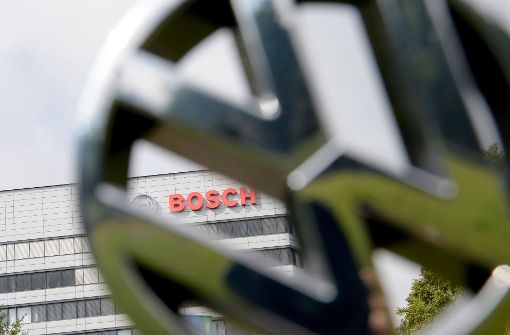 Ein US- Richter genehmigte vorläufig Vergleiche von Bosch und VW zur Entschädigung von rund 80.000 Besitzern größerer Dieselwagen mit illegaler Abgastechnik Foto: dpa