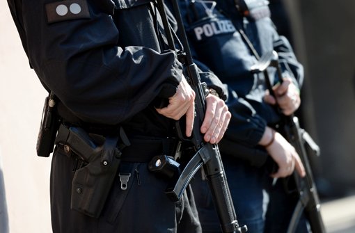 Spezialkräfte der Polizei haben in Ludwigsburg einen mutmaßlichen IS-Terroristen festgenommen (Symbolbild) Foto: dpa
