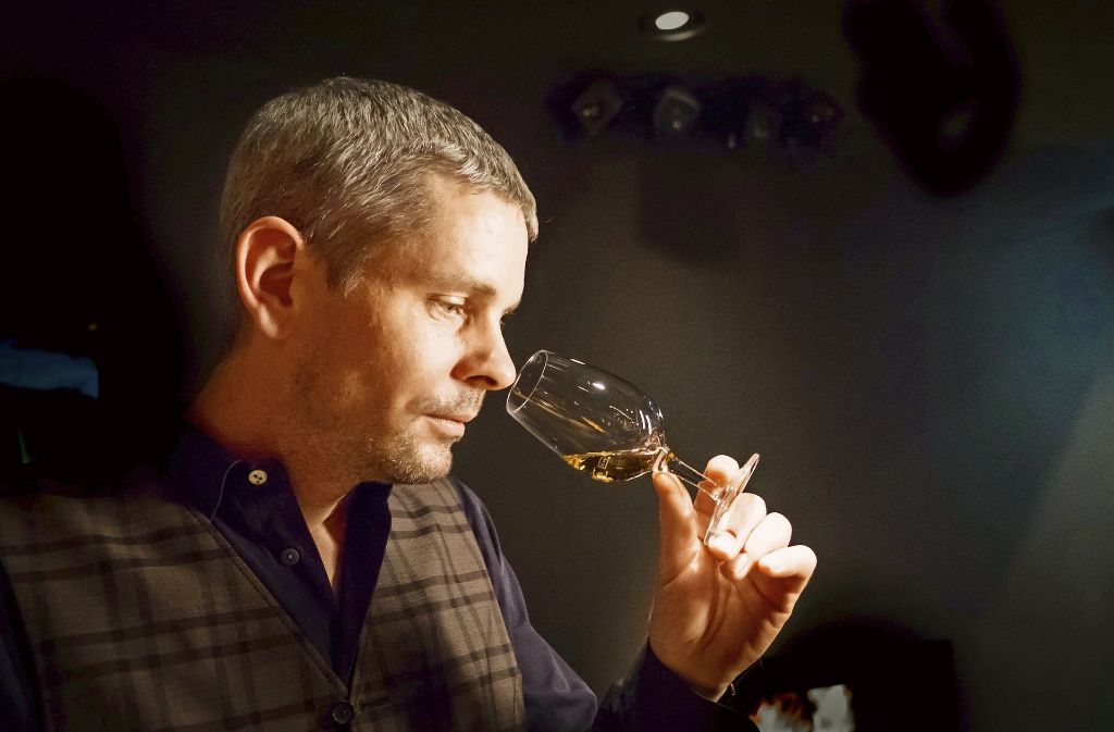 Barchef Jens Oelkrug weiß, was einen guten Scotch ausmacht.