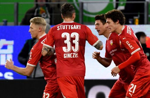 Benjamin Pavard und Daniel Ginczek ragten in Wolfsburg für den VfB Stuttgart heraus, findet unsere Redaktion. Foto: dpa