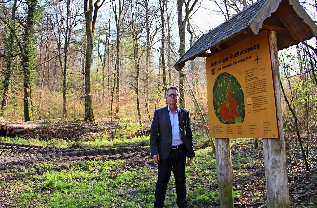 Der 56-jährige Jörg Noetzel hat den Wald gleich vor der Haustür. Er kämpft dafür, dass der Naherholungsfaktor dort künftig eine größere Rolle spielt. Foto: Torsten Ströbele