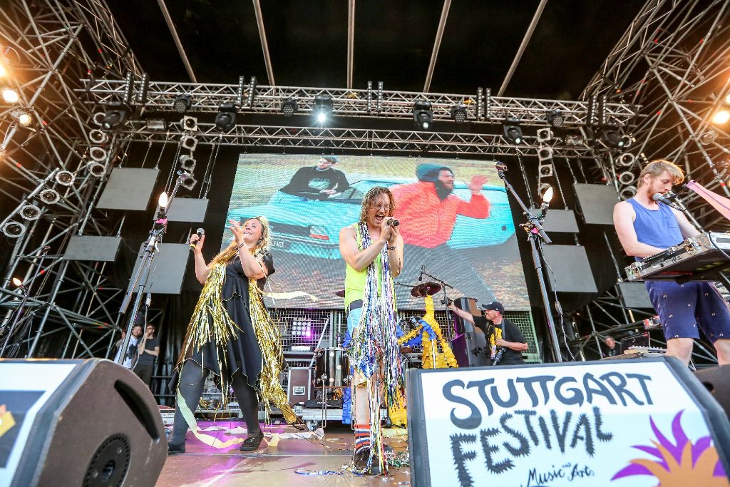 Entspannte Stimmung auf dem Stuttgart Festival mit FM Belfast - später gaben die Veranstalter eine Unwetterwarnung heraus