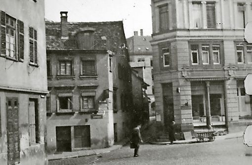 Dieses Foto entstand drei Tage, nachdem die jüdischen Eigentümer des Hauses Katharinenstraße 35 (rechts) deportiert wurden. Foto: Stadtarchiv Stuttgart