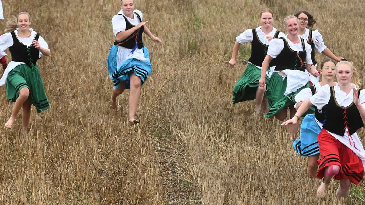 Umzug beim Schäferlauf: Im Regen: Markgröningen feiert  sein Traditionsfest