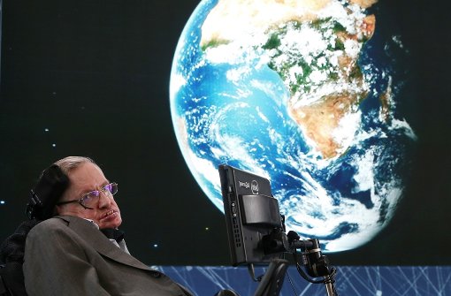 Stephen Hawking ist an den Rollstuhl gefesselt, doch seinen kühnen kosmologischen Visionen tut dies keinen Abbruch. Foto: AFP