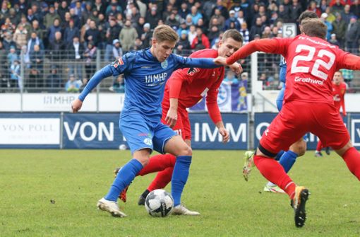 Die Stuttgarter Kickers kamen gegen Holzhausen über ein 2:2 nicht hinaus. Foto: Pressefoto Baumann/Hansjürgen Britsch