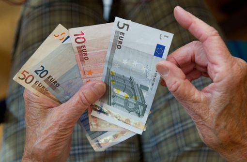Die Renten sollen um 5,35 Prozent in Westdeutschland und um 6,12 Prozent in Ostdeutschland steigen. Foto: dpa/Marijan Murat