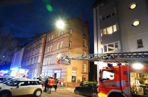 Die Feuerwehr löschte den Brand in der Forststraße rasch. Foto: Andreas Rosar / / Fotoagentur-Stuttg