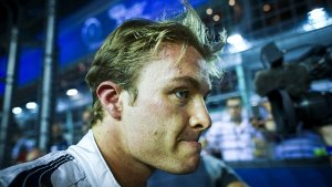 Hamilton gewinnt, Rosberg raus