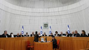 Am Dienstag kamen erstmals in der Geschichte Israels alle 15 Richter zusammen, um über acht Petitionen gegen eine jüngst verabschiedete Grundgesetzänderung zu beraten. Foto: dpa/Debbie Hill