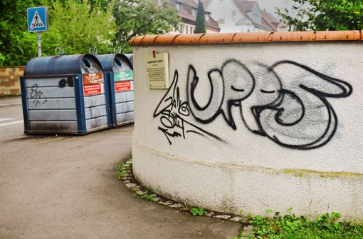 Verunziert: Graffiti am jüdischen Friedhof im Sparrhärmlingweg. Foto: Lichtgut/Max Kovalenko