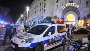 Auf der bekannten Promenade des Anglais in Nizza herrscht Chaos nach einem mutmaßlichen Terroranschlag. Foto: AP