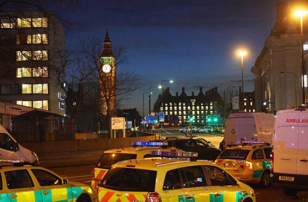 Auch am Abend herrscht rund um das Londoner Parlamentsgebäude der Ausnahmezustand.