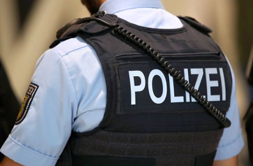 Die Polizei ermittelt nach einem Raub in Bad Cannstatt nach den vier Tätern. (Symbolfoto) Foto: IMAGO/Maximilian Koch
