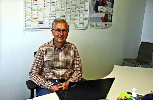 Karlheinz Pfister bewarb sich als Freiwilligen-Dienstleistender und betreut nun in Ostfildern das Projekt Lernräume. Foto: /Peter Stotz