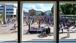 Auf dem Ludwigsburger Rathaushof haben sich  450 Menschen  gegen Fremdenfeindlichkeit und Diskriminierung zur Wehr gesetzt. Mehr Fotos finden Sie in unserer Bildergalerie. Klicken Sie sich durch. Foto: factum/Simon Granville