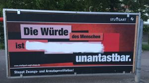 Einige Plakate der umstrittenen Aktion der Stadt wurden übermalt. Dieses steht an der Kreuzung Killesberghöhe. Foto: Jenkner
