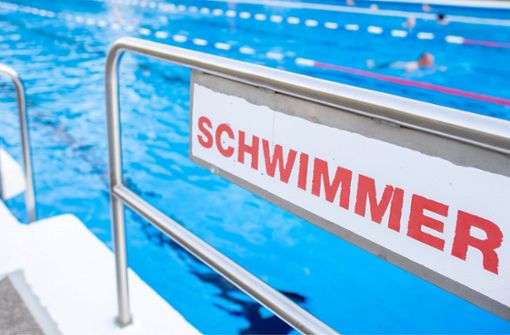 Das Programm zur Verbesserung der Schwimmfähigkeit hat ein Volumen von 900.000 Euro (Symbolbild). Foto: dpa/Hauke-Christian Dittrich