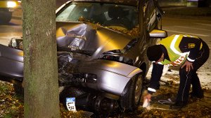 Ein junger Mann flüchtet in Ludwigsburg vor der Polizei, baut einen Unfall und schiebt fünf Autos ineinander. Foto: www.7aktuell.de | Dan Becker
