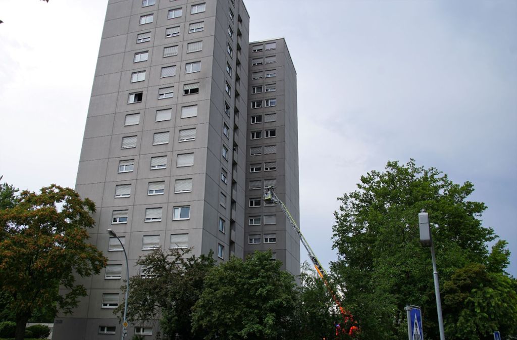 Die ausgebrannte Wohnung befindet sich im neunten Stock eines Hochhauses.